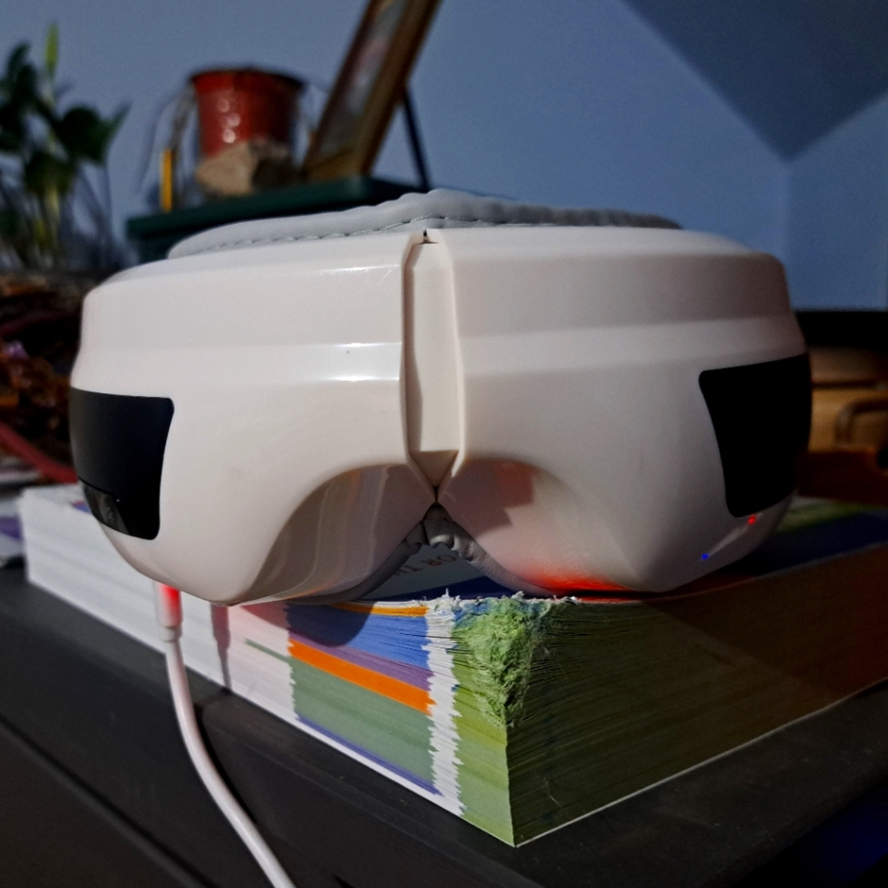 Eye massager